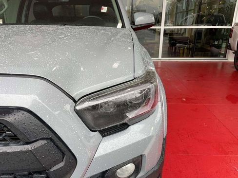 Used 2020 Toyota Tacoma SR5 image 12