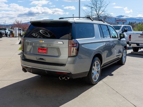 Used 2024 Chevrolet Suburban High Country AWD/4WD image 7
