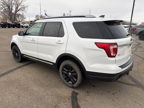 Used 2018 Ford Explorer XLT image 6