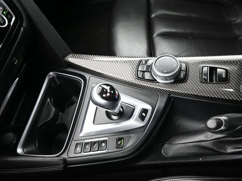 Used 2017 BMW M4 Convertible image 23