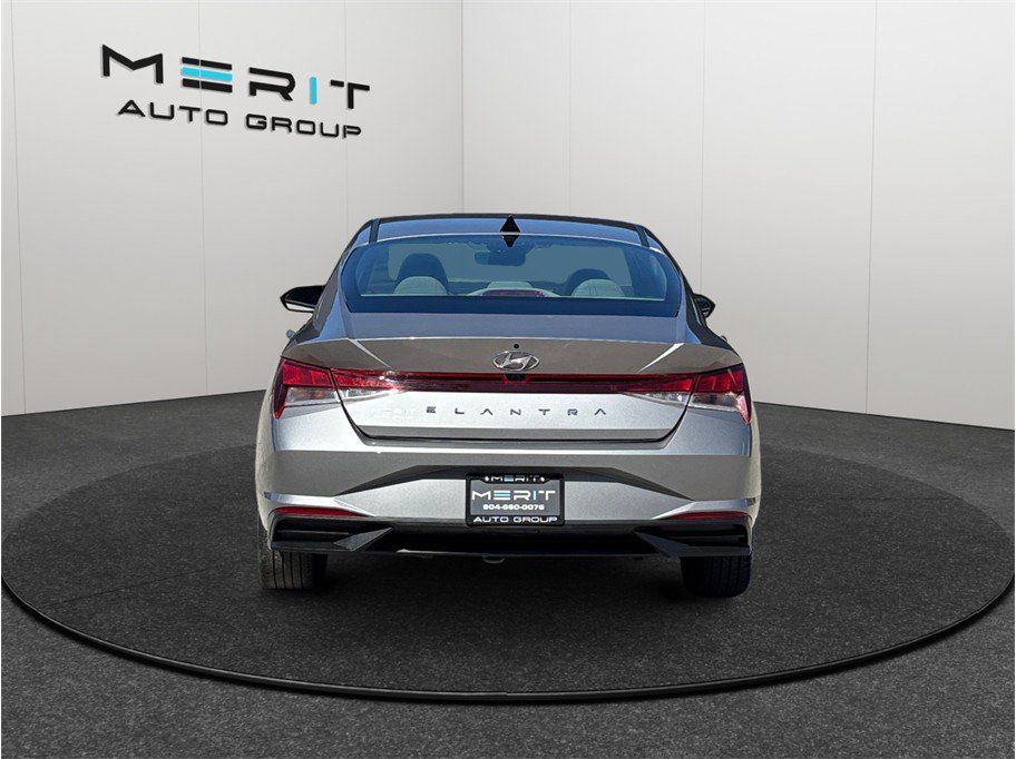 Used 2023 Hyundai Elantra SEL w/ Convenience Package FWD image 8