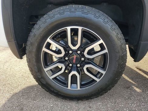 Used 2025 GMC Sierra 1500 AT4 w/ AT4 Premium Package AWD/4WD image 5