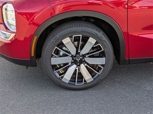 New 2025 Mitsubishi Outlander SE image 10