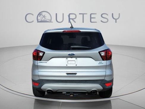 Used 2019 Ford Escape SE FWD image 4