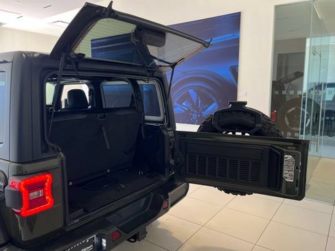 Used 2021 Jeep Wrangler Rubicon AWD/4WD image 28