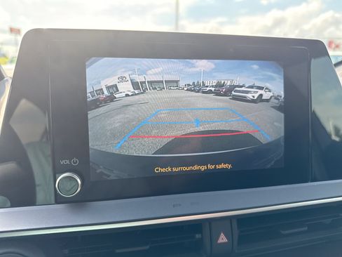 Used 2024 Toyota Prius Prime FWD image 18