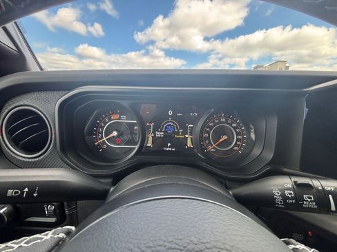 Used 2025 Jeep Wrangler Rubicon image 33