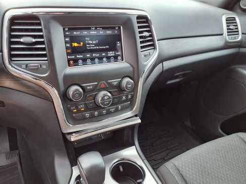 Used 2021 Jeep Grand Cherokee Laredo image 5