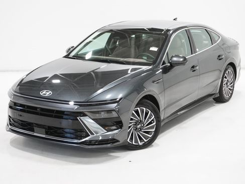 Used 2025 Hyundai Sonata Limited image 2