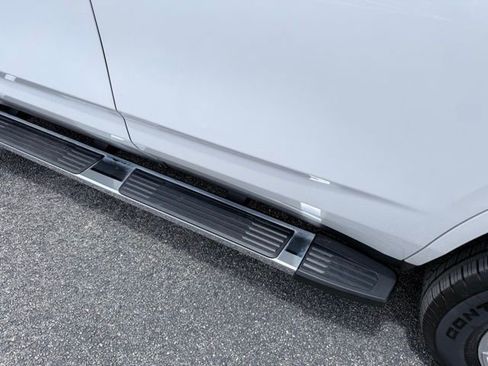 Used 2024 Chevrolet Tahoe Premier AWD/4WD image 18