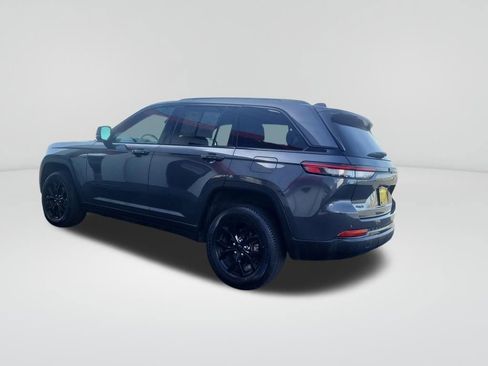 Used 2024 Jeep Grand Cherokee Altitude image 3