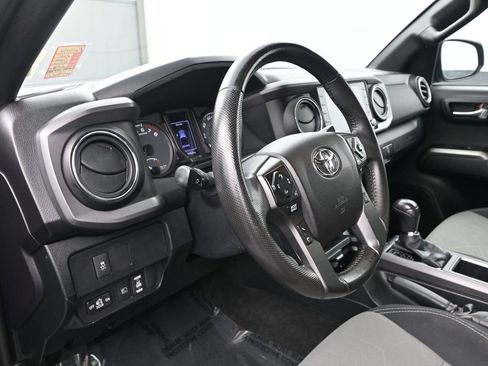 Used 2021 Toyota Tacoma TRD Off-Road image 21