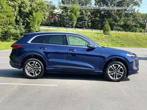 Used 2025 Audi Q5 Premium w/ Convenience Package AWD/4WD image 7