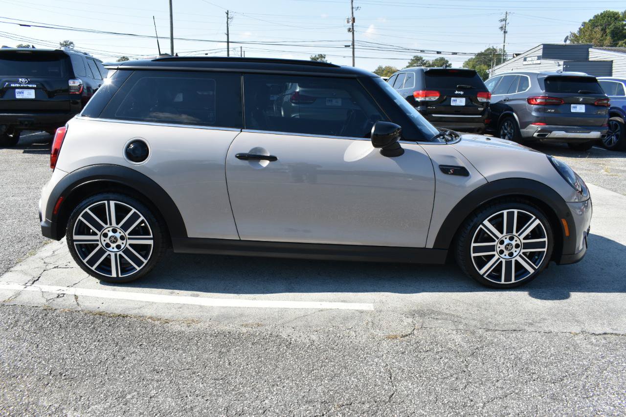 Used 2022 MINI Cooper S w/ Driver Assistance Package FWD image 5