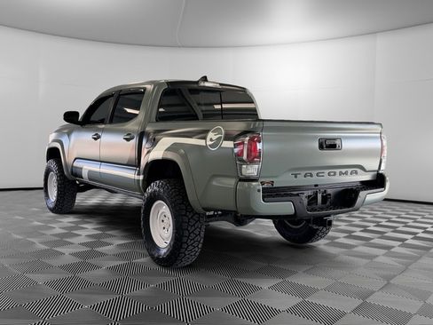 Used 2022 Toyota Tacoma TRD Sport w/ Technology Package image 6
