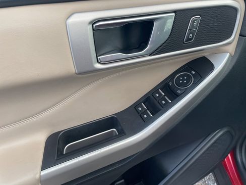 Certified 2022 Ford Explorer XLT w/ Equipment Group 202A image 13