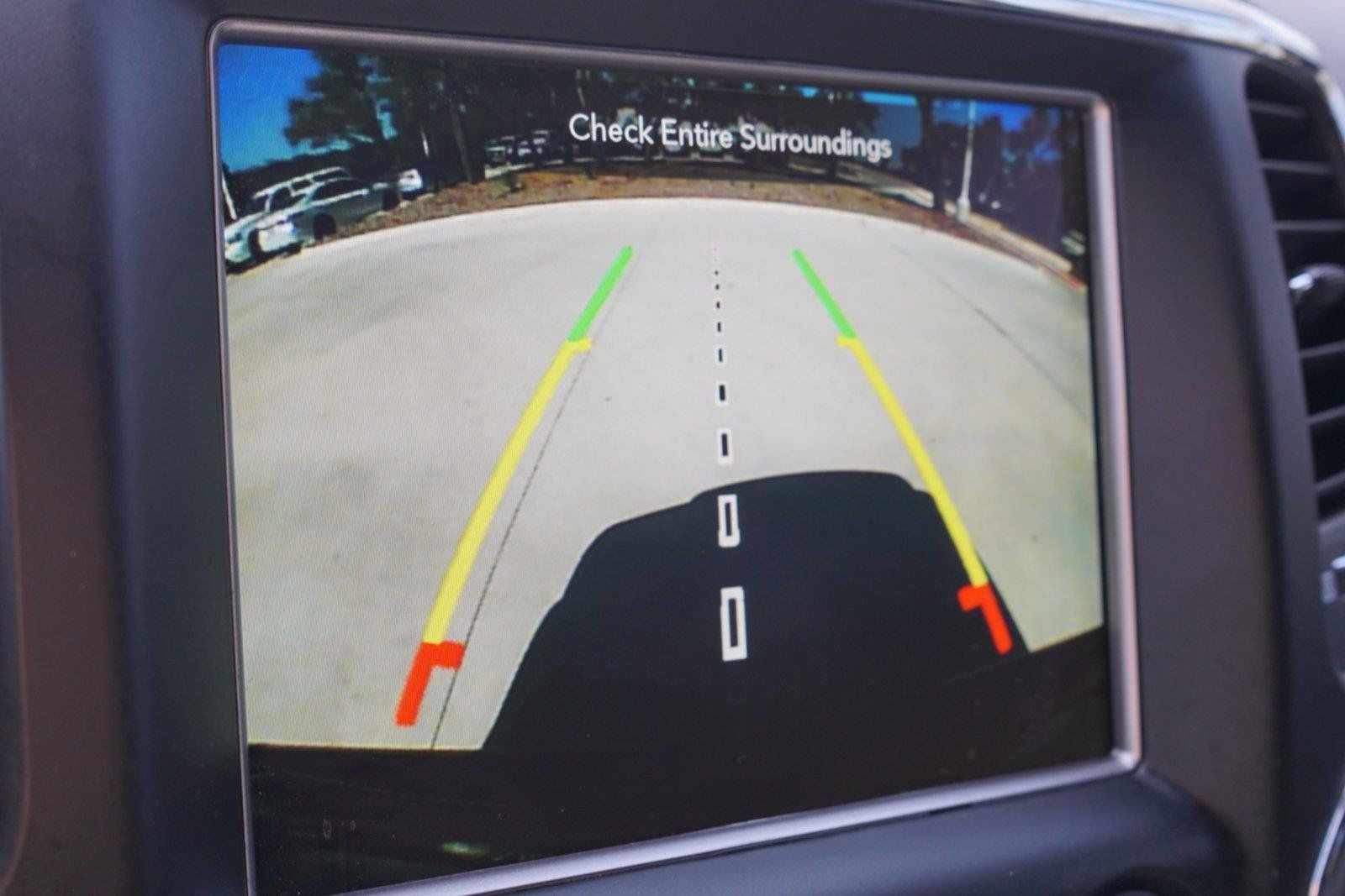 Used 2018 Jeep Grand Cherokee Altitude RWD image 12