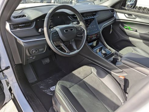 New 2025 Jeep Grand Cherokee Altitude RWD image 11