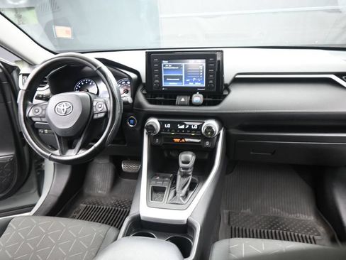 Used 2020 Toyota RAV4 XLE FWD image 18