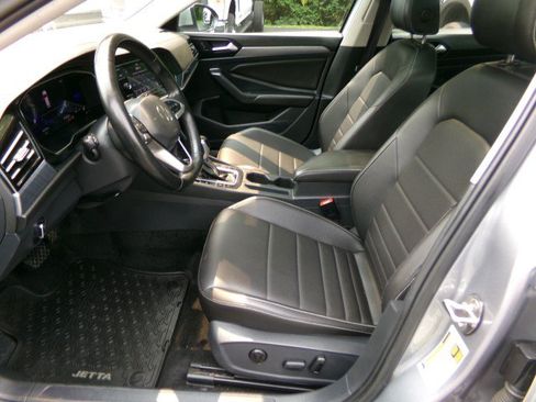 Used 2023 Volkswagen Jetta SE w/ Panoramic Sunroof Package FWD image 10