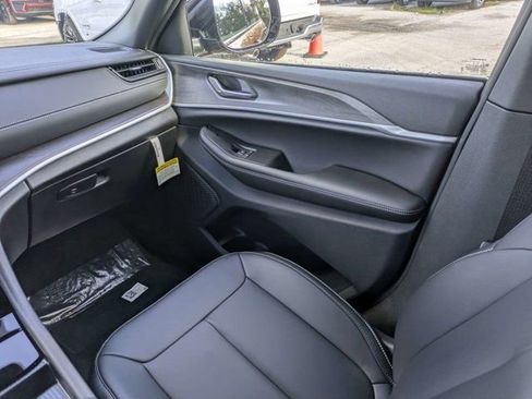 New 2026 Jeep Grand Cherokee Limited AWD/4WD image 18