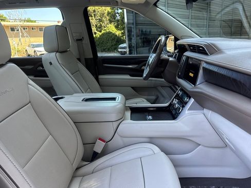 Used 2022 GMC Yukon XL Denali w/ Max Trailering Package AWD/4WD image 16