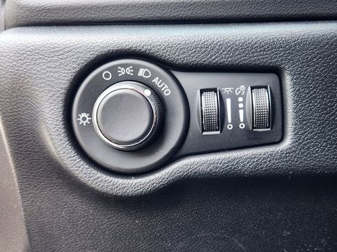 New 2026 Chrysler Voyager LX FWD image 21