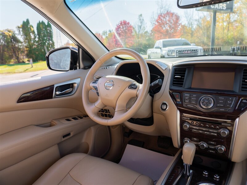 Used 2015 Nissan Pathfinder Platinum FWD image 26