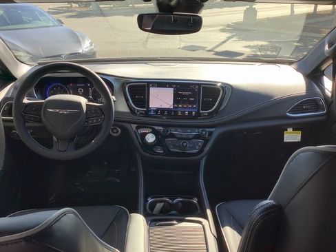 New 2026 Chrysler Pacifica Limited image 6