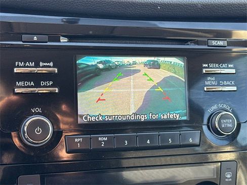 Used 2017 Nissan Rogue SV image 24