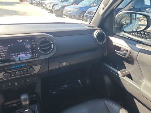 Used 2023 Toyota Tacoma TRD Off-Road w/ TRD Premium Off Road Package image 3