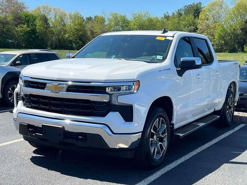 Used 2023 Chevrolet Silverado 1500 LT image 2