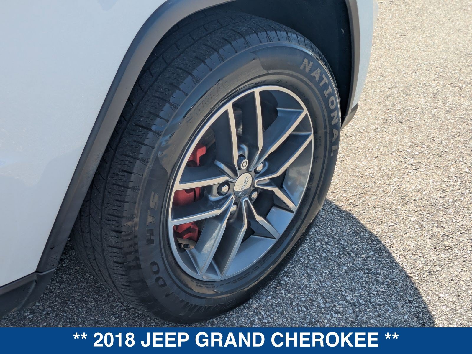 Used 2018 Jeep Grand Cherokee Laredo RWD image 13
