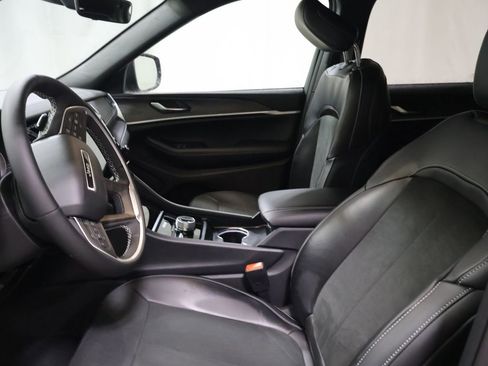 New 2026 Jeep Grand Cherokee Laredo image 7