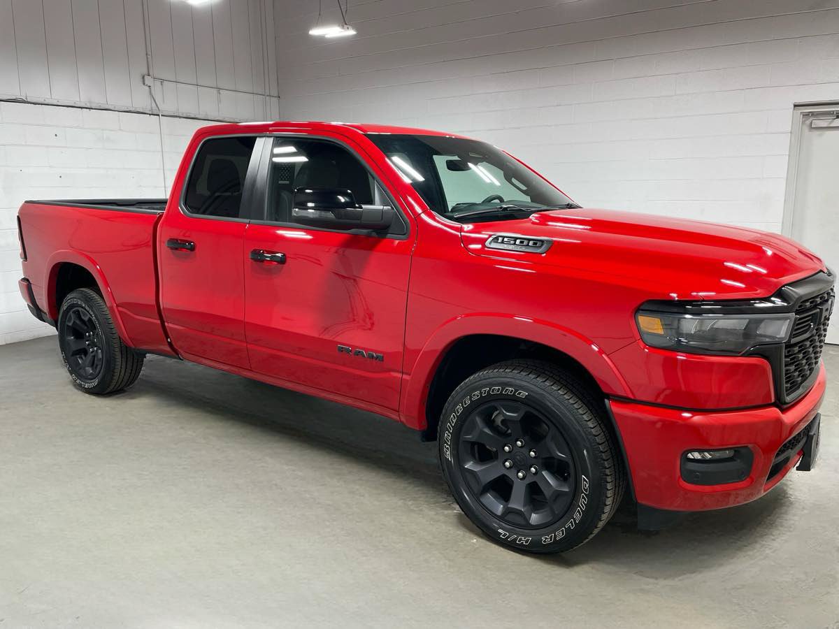 Used 2025 RAM 1500 Big Horn AWD/4WD image 3