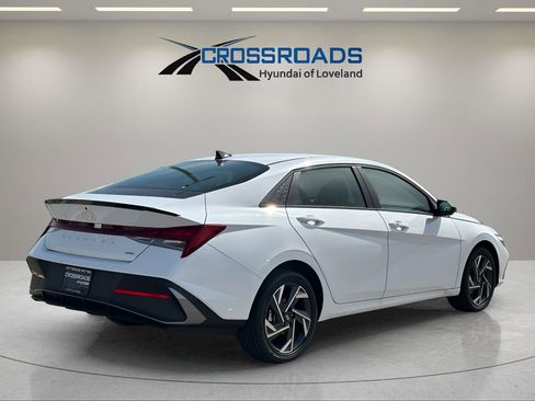 New 2025 Hyundai Elantra SEL image 4