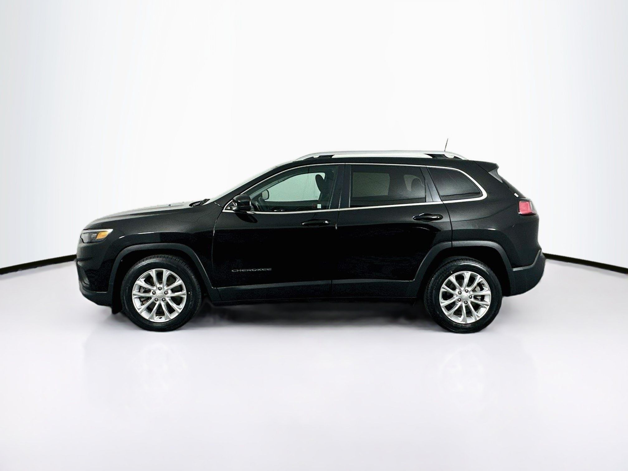 Used 2019 Jeep Cherokee Latitude w/ Popular Appearance Group FWD image 4