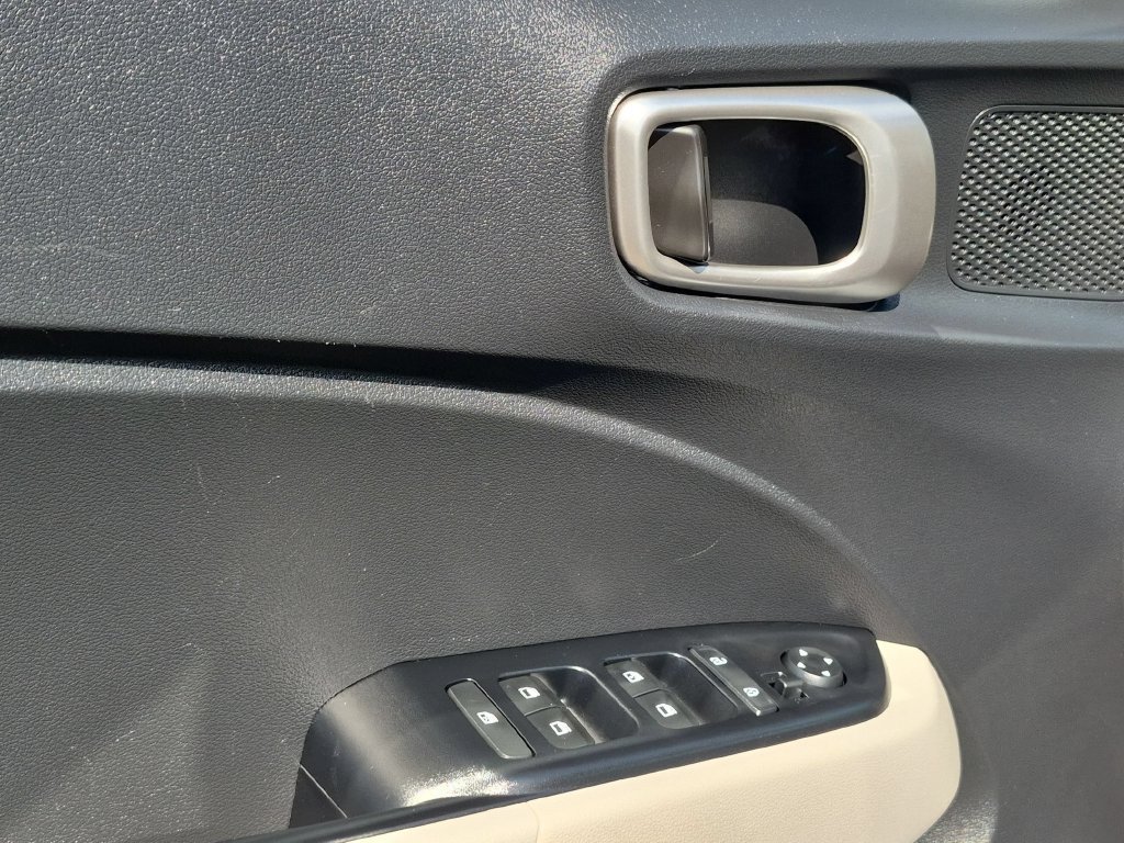 Used 2026 Hyundai Venue SEL FWD image 13