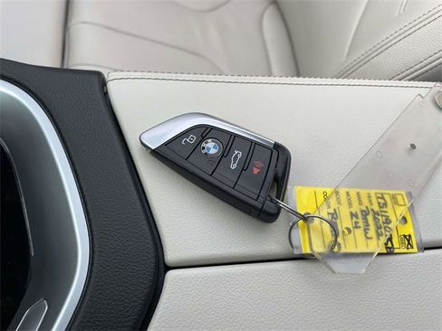 Used 2022 BMW Z4 M40i w/ Premium Package image 28