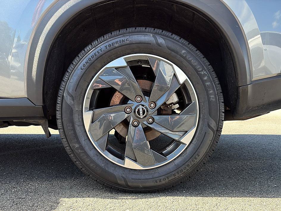 Certified 2025 Nissan Rogue SV AWD/4WD image 10