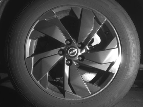 Used 2025 Nissan Rogue SV FWD image 14