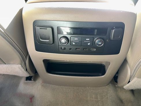 Used 2017 GMC Yukon XL SLT w/ Premium Edition image 16