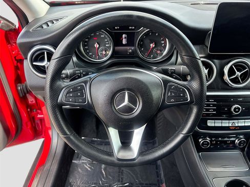 Used 2020 Mercedes-Benz GLA 250 w/ Premium Package image 11