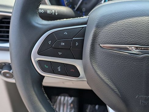 Used 2022 Chrysler Pacifica Touring-L FWD image 16
