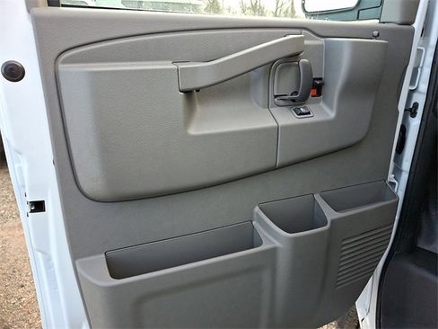 New 2025 Chevrolet Express 3500 LS image 8