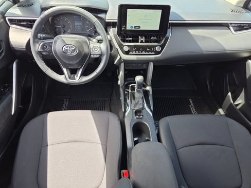 Used 2025 Toyota Corolla Cross LE FWD image 6