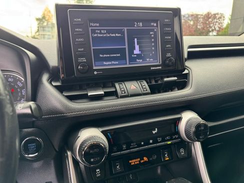 Used 2020 Toyota RAV4 XLE Premium image 16