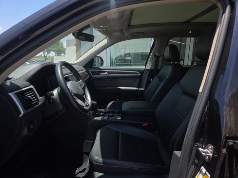 Used 2022 Volkswagen Atlas SE w/ Panoramic Sunroof Package AWD/4WD image 9