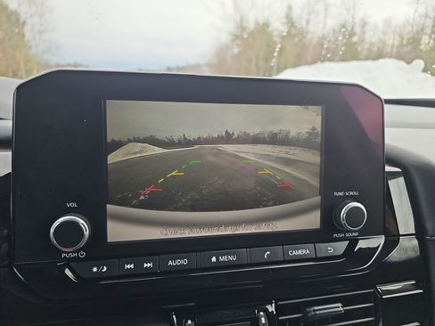 Certified 2025 Nissan Pathfinder SV image 27