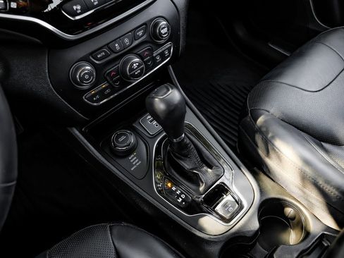 Used 2021 Jeep Cherokee Limited w/ Mopar Interior Package image 35